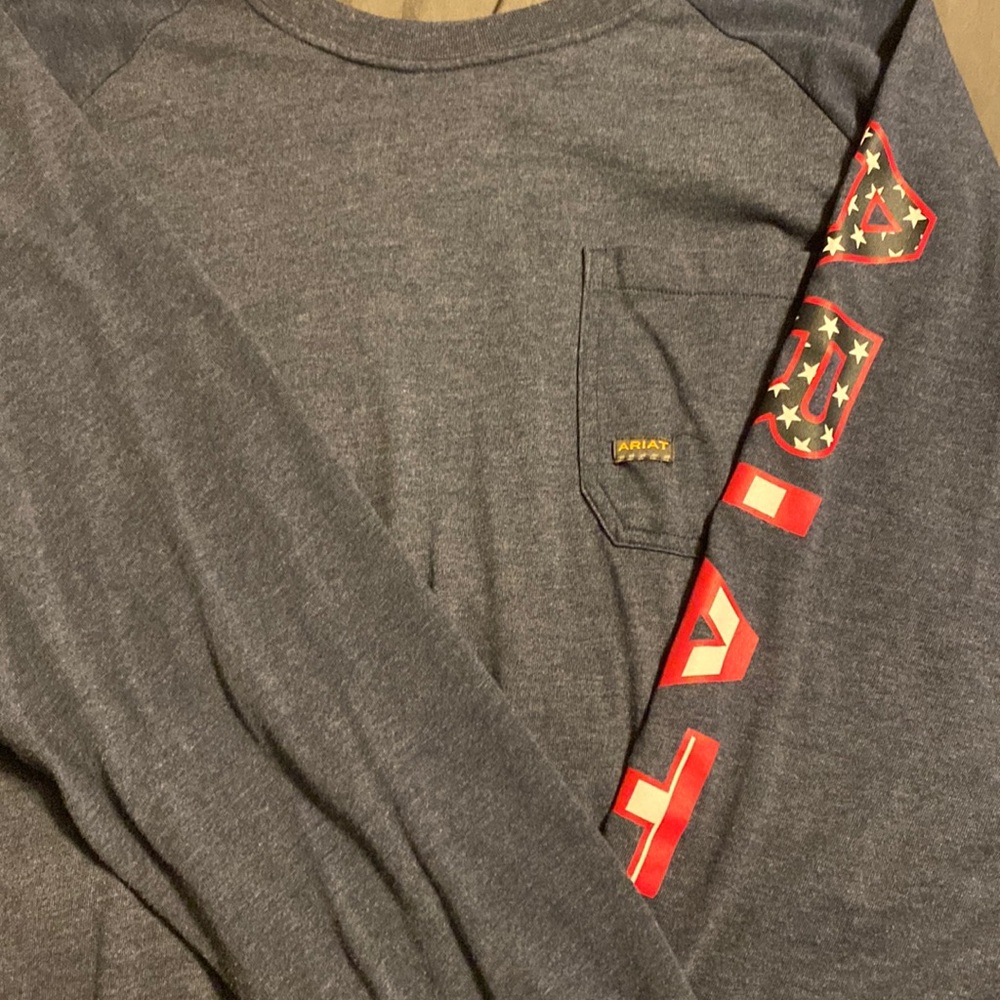 Like new Mens Ariat long sleeve shirt.